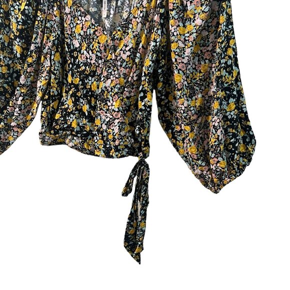 BCBGeneration Blouse Size Small Garden Floral Surplice Wrap Crop Top V Neck - Picture 6 of 10